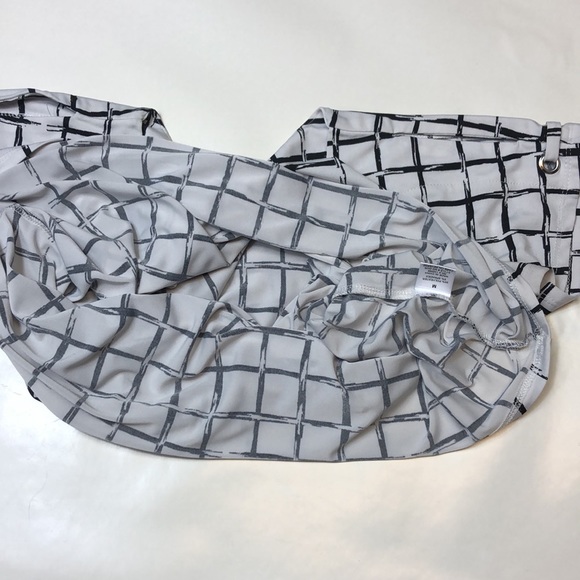 CURE White Black Box Print Open Shoulder Detail Cinch Bottom Hem Short Sleeve - Picture 5 of 9